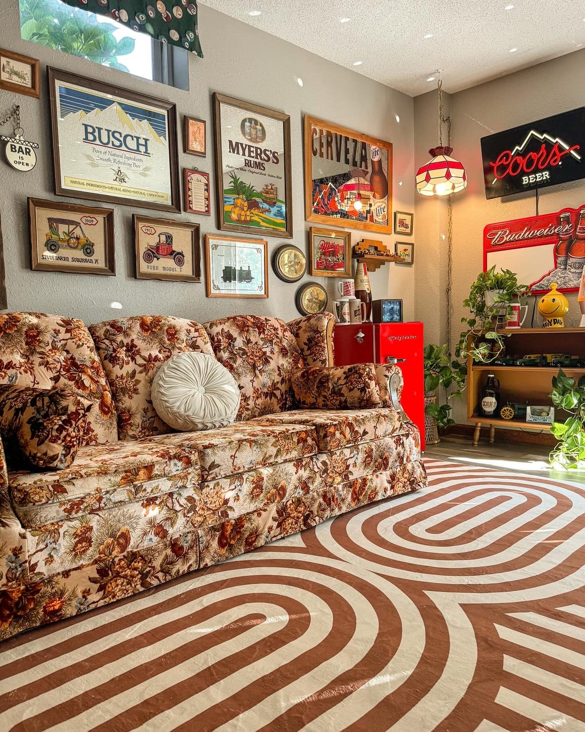 Customer photo review of Curvy Brown Stripes Design Rug