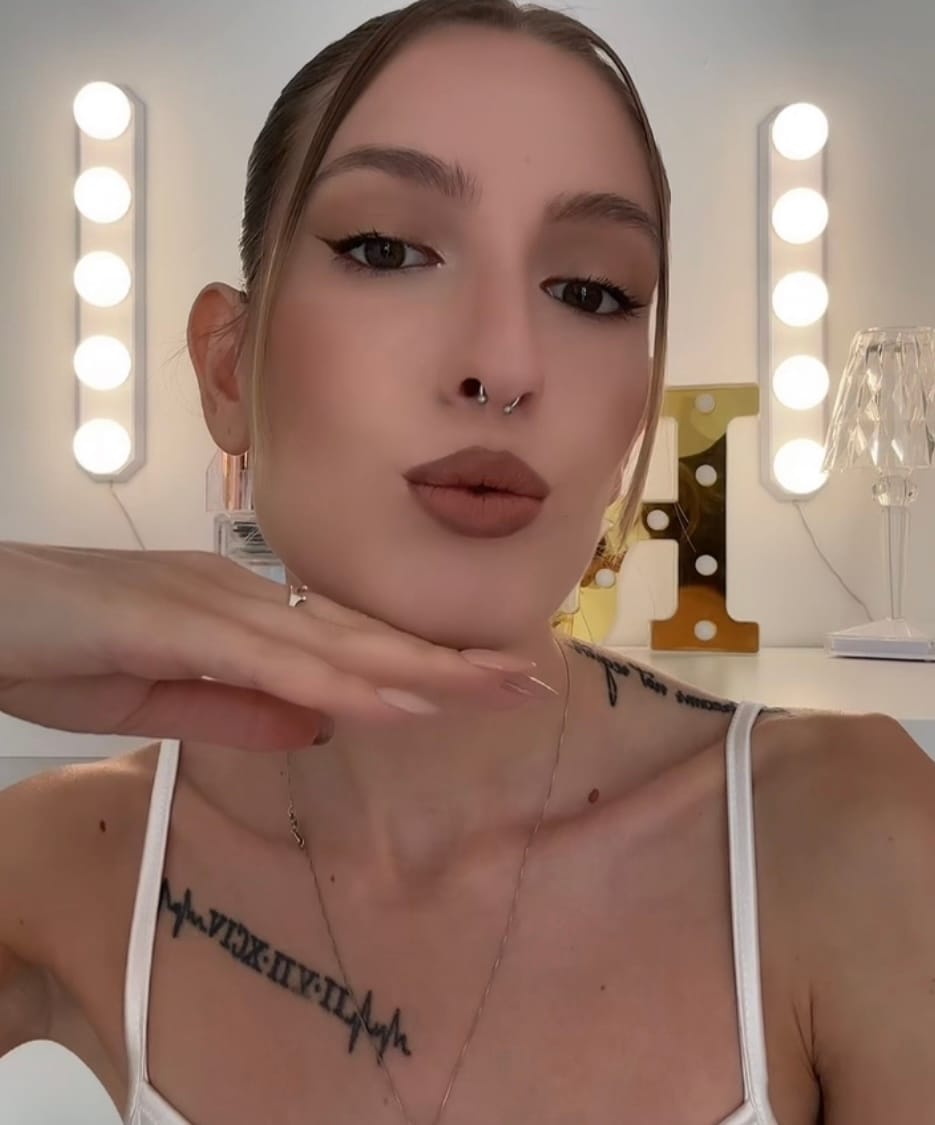 Customer photo review of Lip Over
