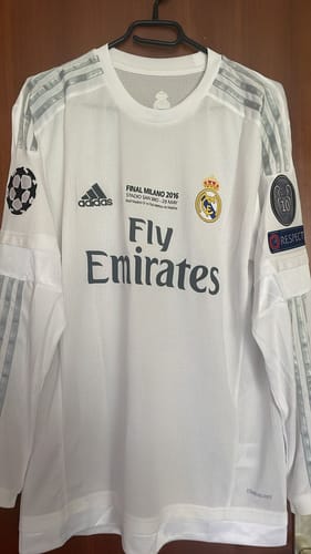 Customer photo review of Cristiano Ronaldo Real Madrid White Retro Football Jersey