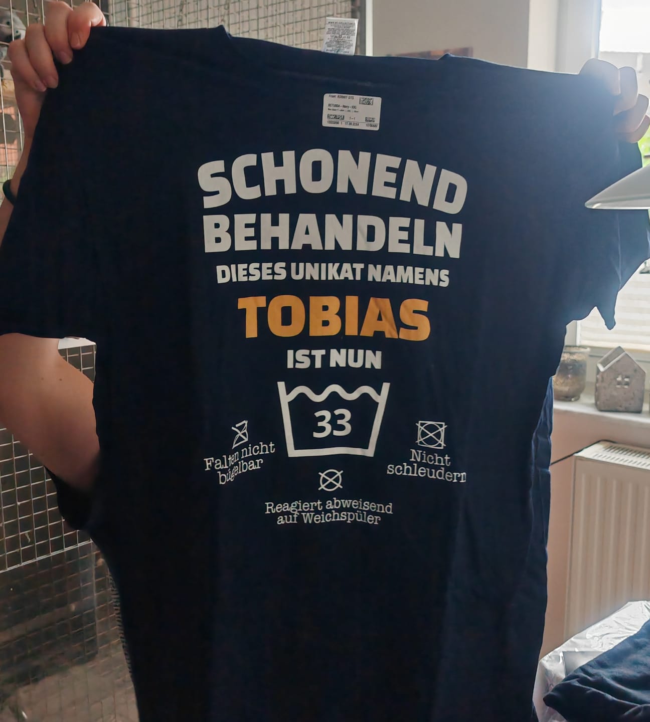 Customer photo review of Lustiges Geburtstags Shirt - Schonend Behandeln - Personalisierbares Herren T-Shirt