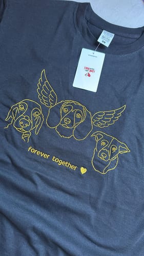 Customer photo review of Personalisierter & bestickter Hoodie