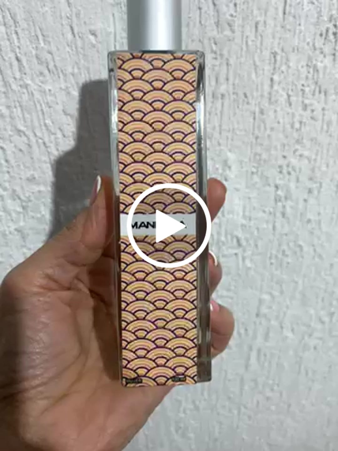 Customer video review of Blossom Burst - Inspirado en FLOWERBOMB de VIKTOR & ROLF 100ml “Taylor Swift”