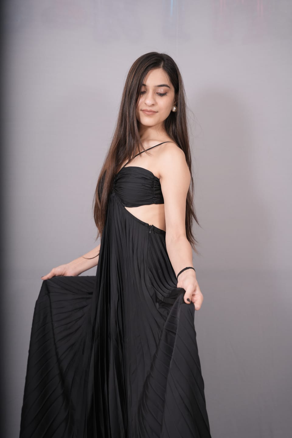 Customer photo review of Hay Luxe Pleated Flowy Maxi Dress