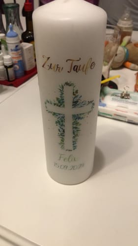 Kundenbewertung mit Foto zu Große Kerze "Eukalyptus Kreuz" - Taufkerze mit Namen, Datum & Taufspruch