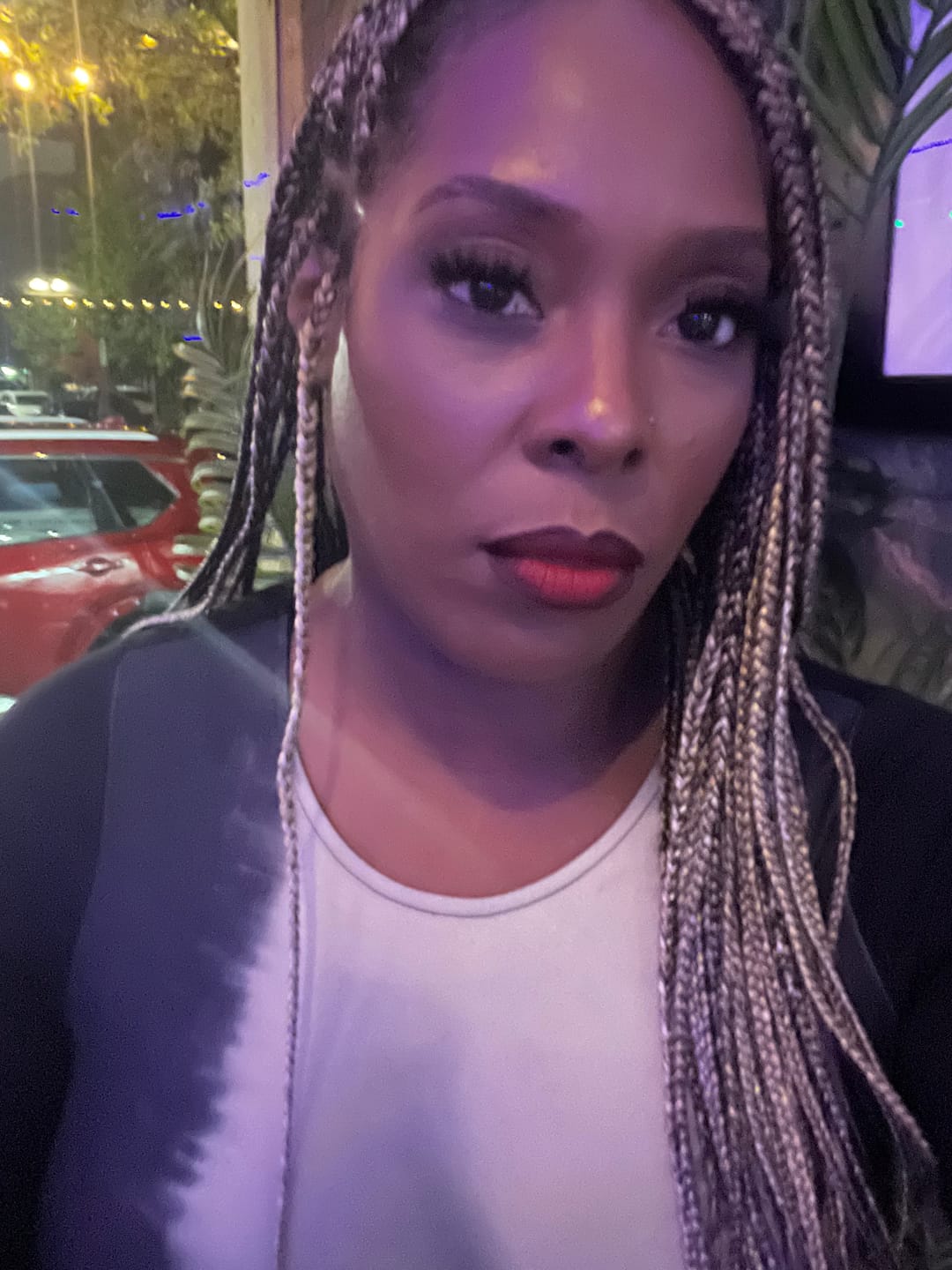 Customer photo review of Outre Xpression Synthetic 3X ULTRA BRAID - 52"