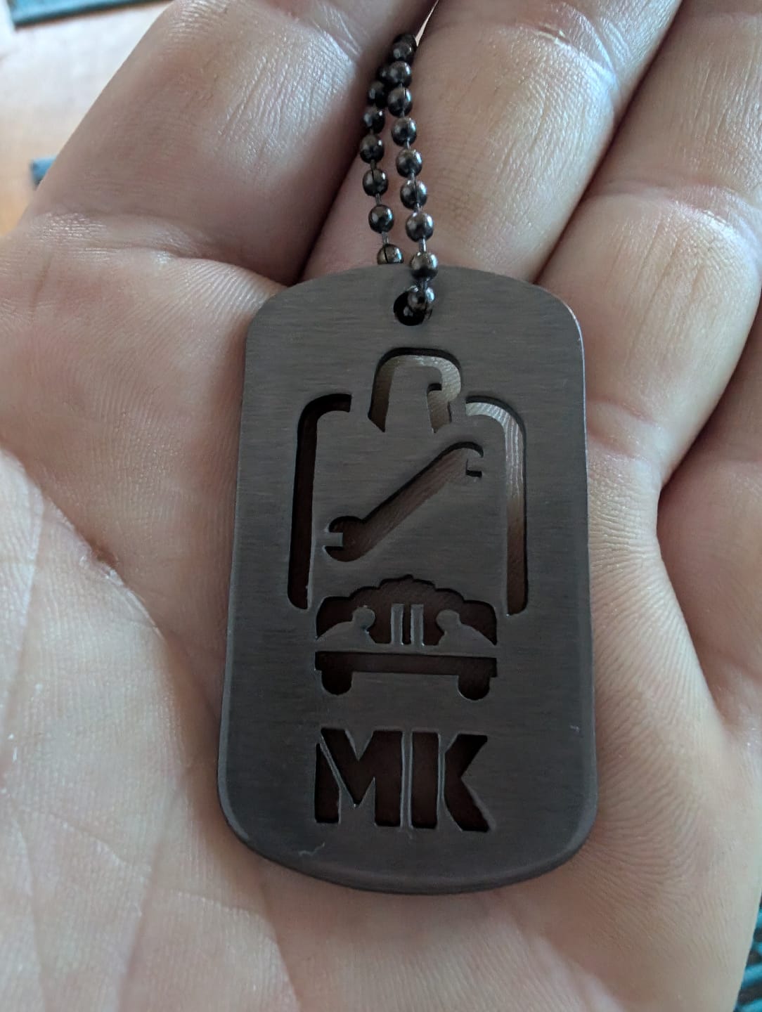 Customer photo review of KFZ-Mechaniker - Personalisierbare Laser-Halskette für Männer