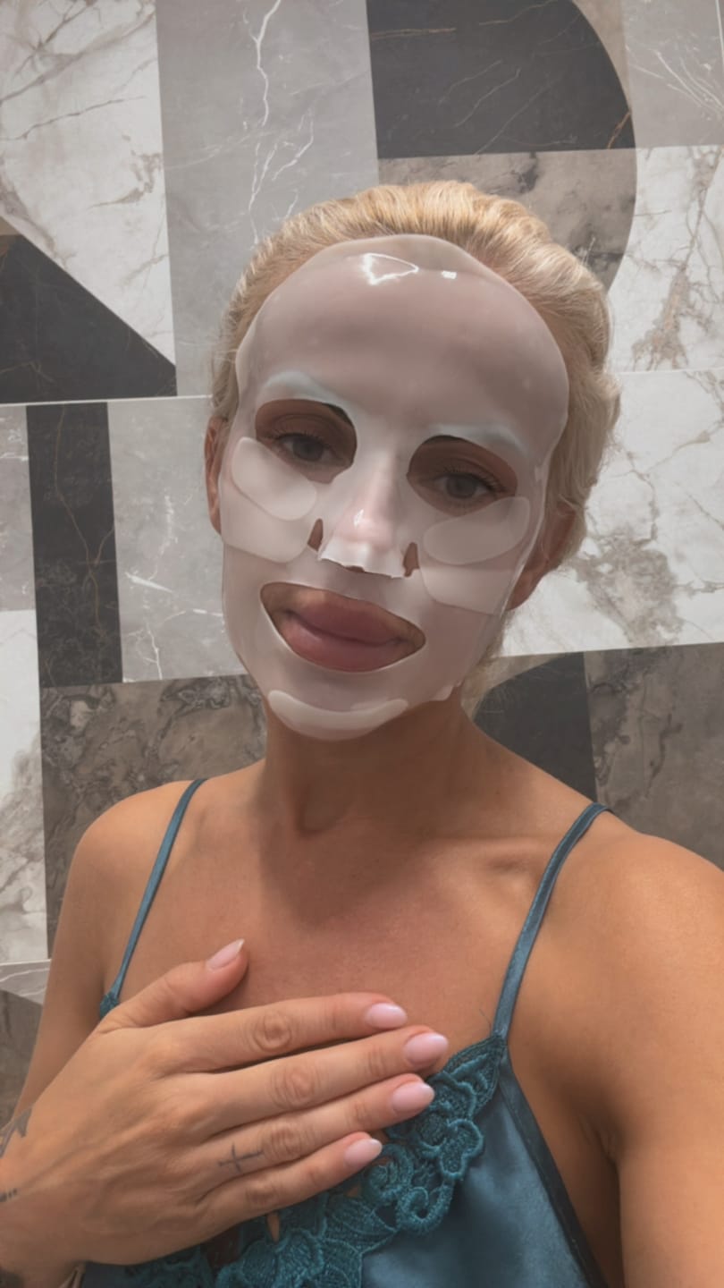 Customer photo review of CKD Ретино-Колаген 300Da Aбсорбираща хидрогел маска с ефект Стъклена кожа CKD Retino Collagen Small Molecule 300Da Pore & Elasticity Mask