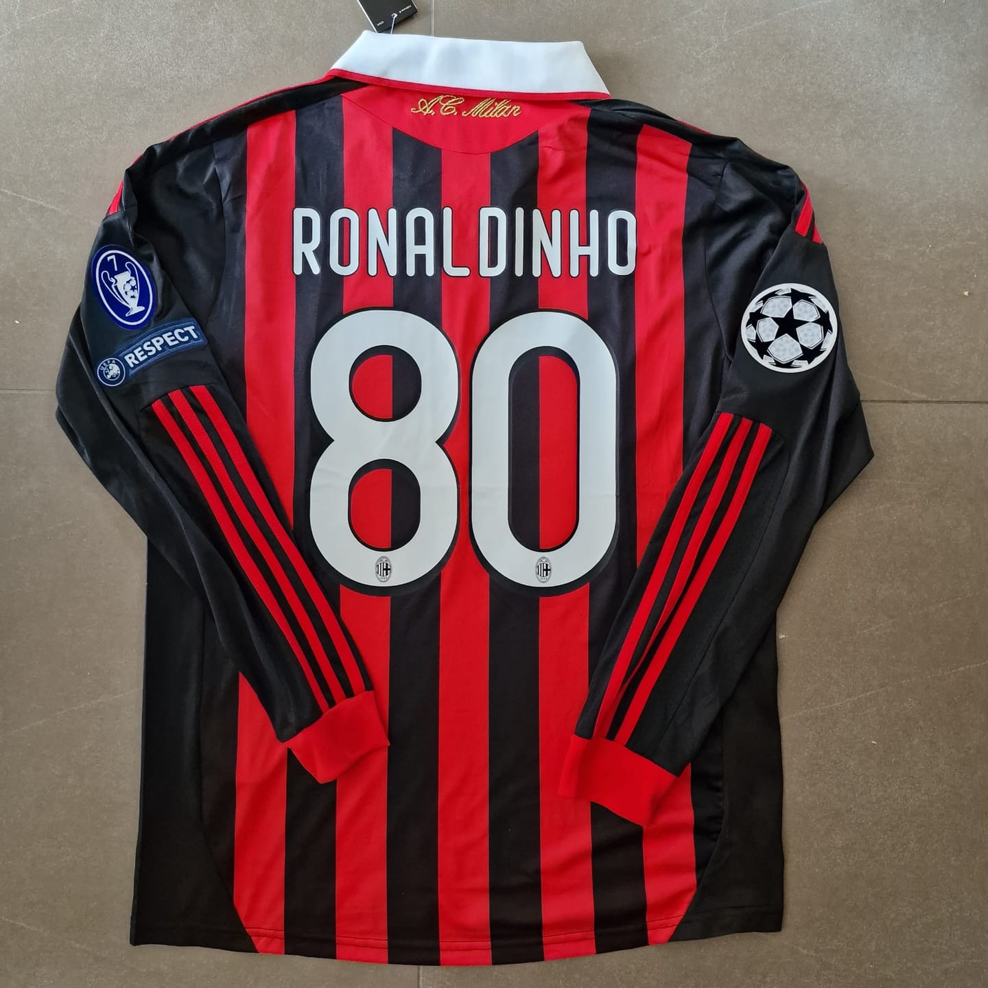 Customer photo review of Ronaldinho Milan 2009 2011 Retro Long Sleeve Jersey Maillot Trikot Maglia