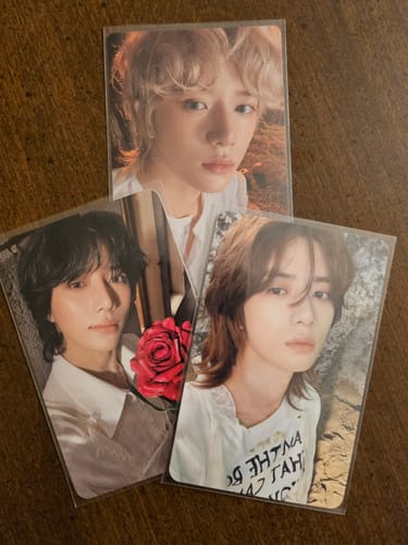 Customer photo review of PREMIUM PHOTOCARD SLEEVES - PURPLE VERSION (57x88MM)