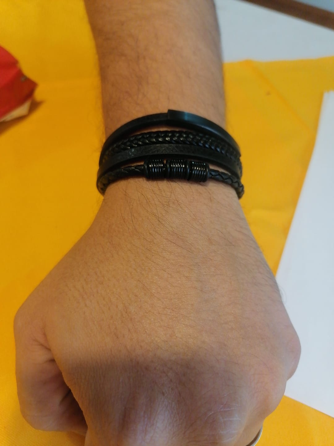 Customer photo review of Pulsera Sequel - Piel Natural