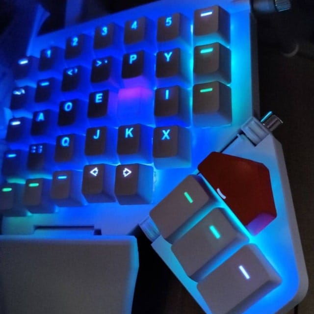 Customer photo review of OEM Homing Keycap set (2 keycaps)