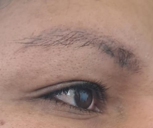 Customer photo review of Suero para pestañas y cejas