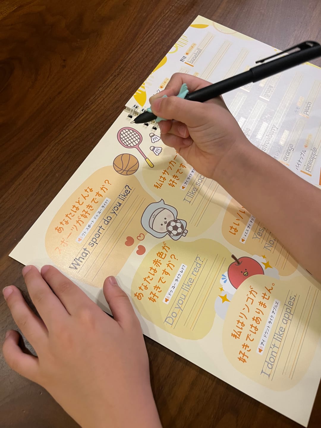 Customer photo review of 文字が消える!?まほうのドリル （アルファベット・ローマ字 / 小学英語 ３年生）
