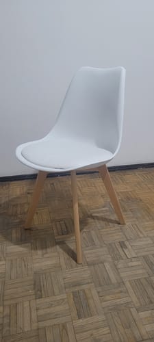 Customer photo review of Juego De Comedor Eames Mesa Redonda + 4 Sillas Acolchonadas