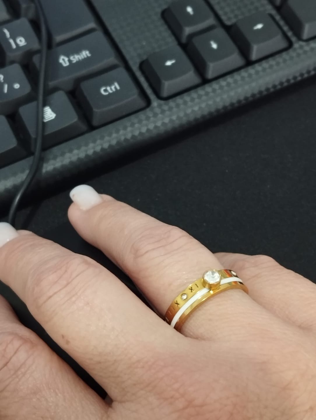 Customer photo review of Anel Rainha Pedra Cristal Banhado em Ouro 18k