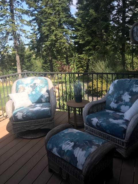 Customer photo review of QUICK SHIP - DuraWeather Poly® 18" Round Two Tier End Table