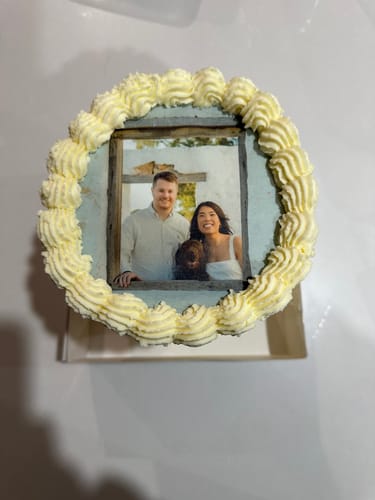 Customer photo review of 15 cm Round Custom Edible Icing Image