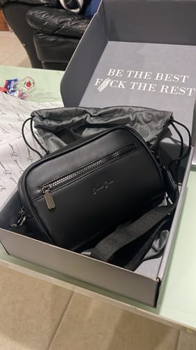 Customer photo review of Crossbody León Negro Liso