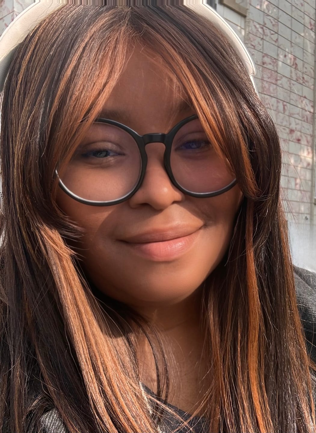 Customer photo review of Shake-N-Go Legacy Human Hair Blend Lace Front Wig - GENEVA