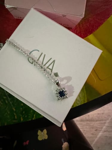 Customer photo review of Anushka Sharma Silver Royal Blue Pendant with Link Chain