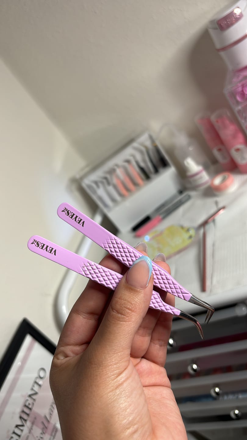Customer photo review of L Boot Volume Lash Tweezer