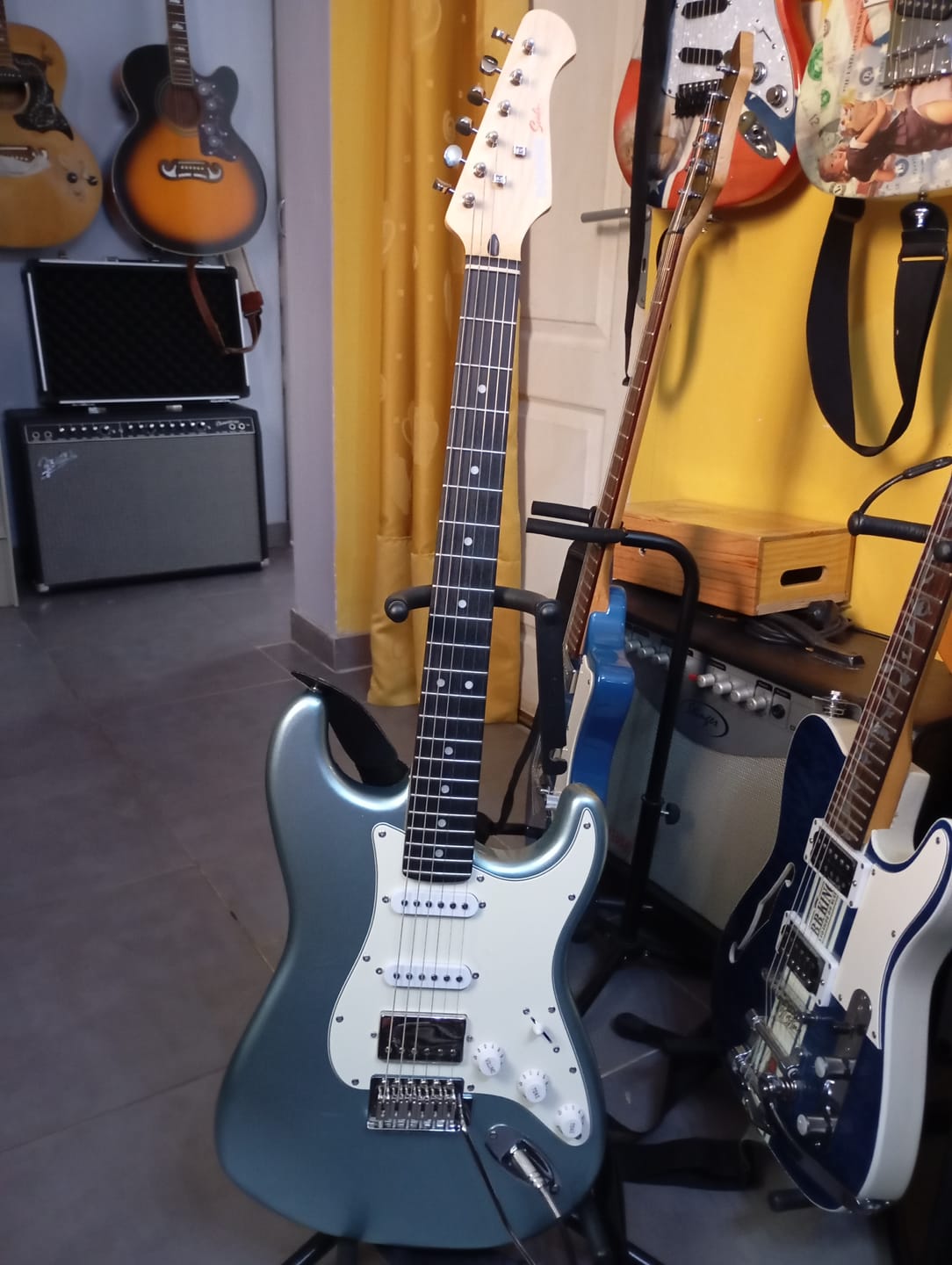 Customer photo review of Donner DST-152 Guitare électrique set débutant ST Type