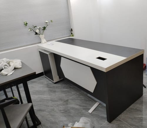 Customer photo review of Computer Desk Simple Modern Finance Desk Supervisor Manager Desk