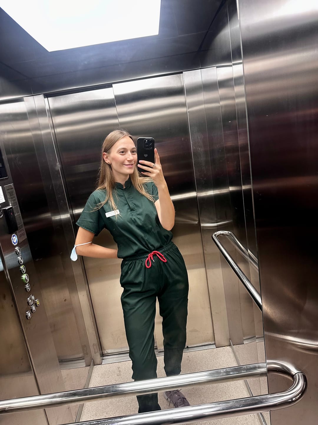 Customer photo review of Costum Medical Verde Kaki, Unisex - Khaki - Model Activity
