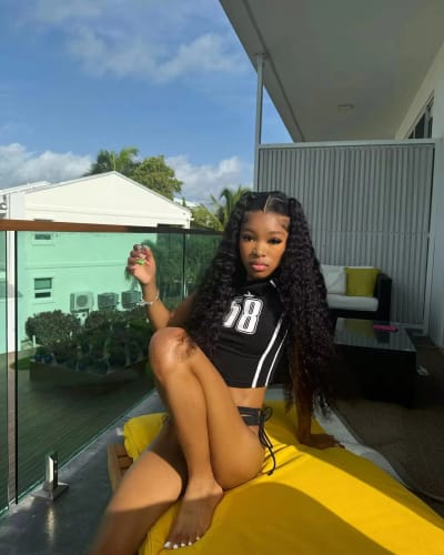 Customer photo review of Glueless 5x5 Lace Closure Wig Deep Wave Real Human Hair Wigs for Women | Pre-bleached Knots