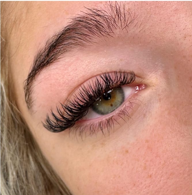 Customer photo review of 0.15mm  Brown Eyelash Extensions