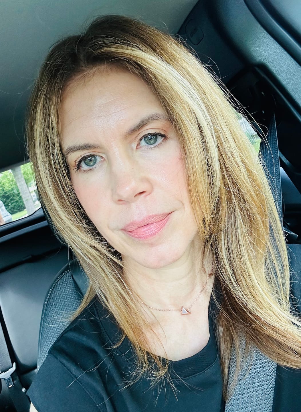 Customer photo review of Weightless Volumizing Shampoo