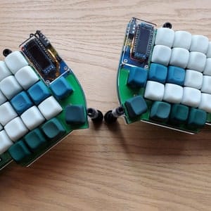 Customer photo review of DES Keycap Set, ergonomic sculpted keycaps