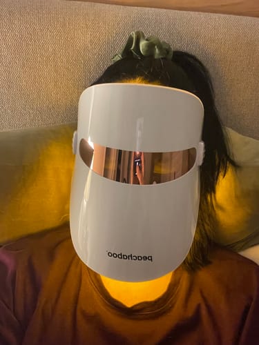 Customer photo review of Peachaboo Glo LED Light Therapy Mask