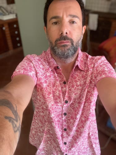 Customer photo review of Chemise hawaïenne à manches courtes en coton à fleurs pour hommes