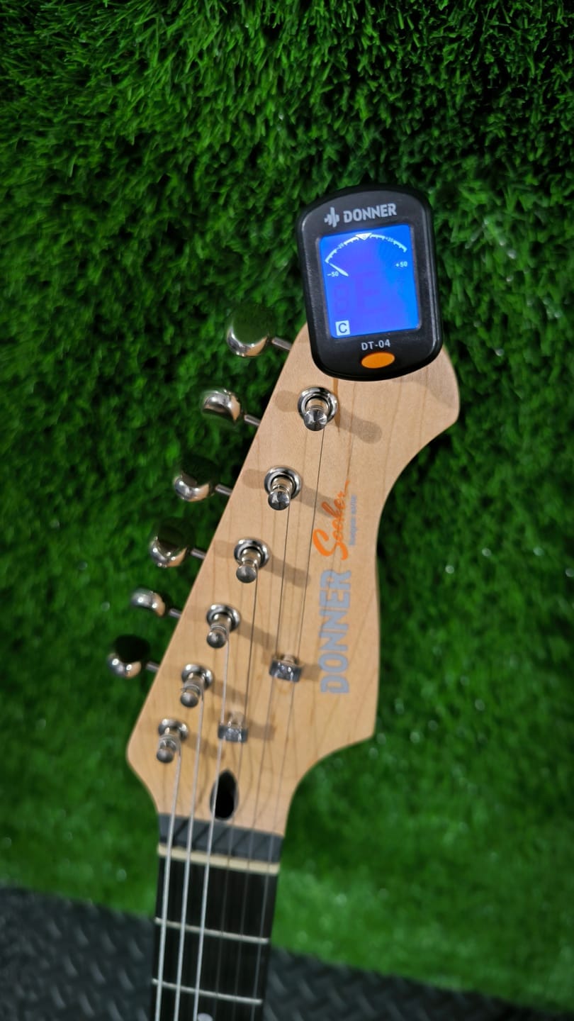 Customer photo review of Donner DST-152 Guitare électrique set débutant ST Type