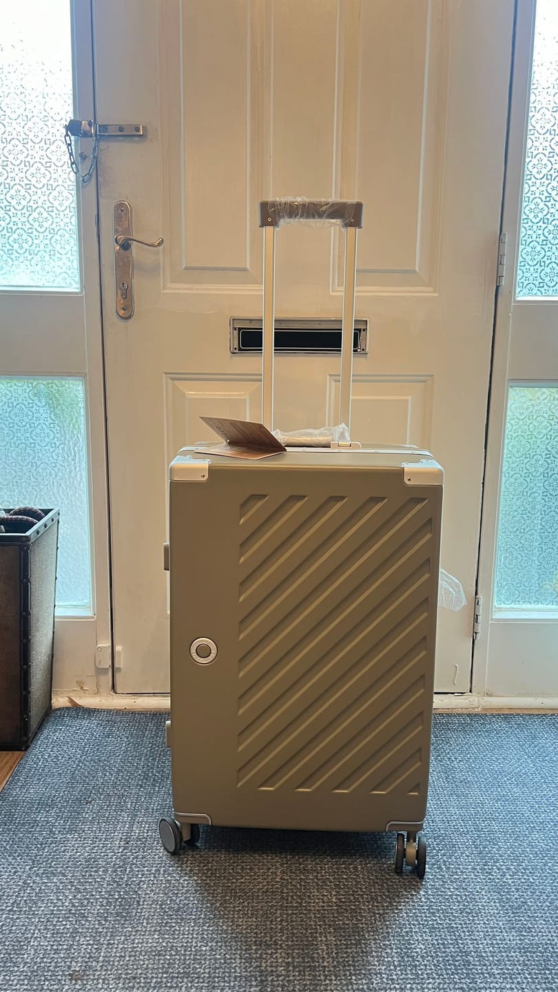 Customer photo review of JLY UrbanNomad - Small Suitcase (54.5cm)