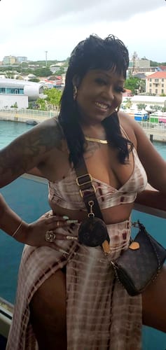 Customer photo review of Luvwin Pixie Cut Wigs Glueless Mullet Wigs With Bangs For Black Women