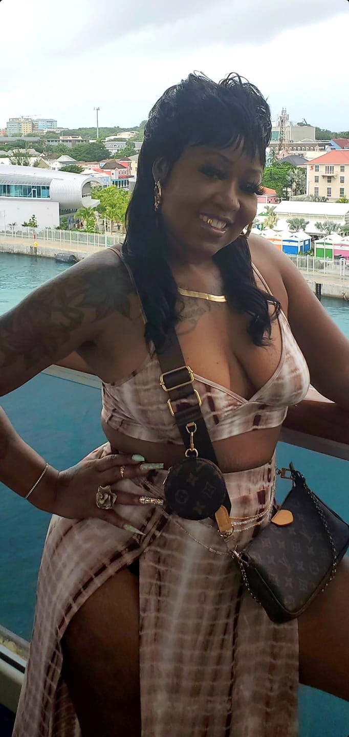 Customer photo review of Luvwin Pixie Cut Wigs Glueless Mullet Wigs With Bangs For Black Women