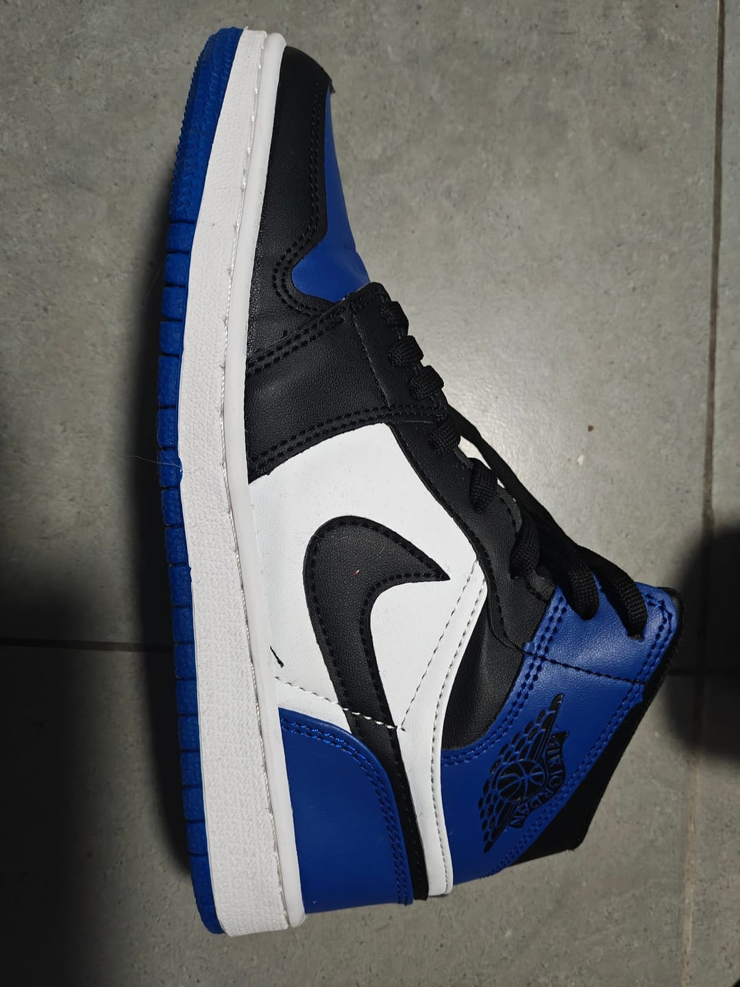 Customer photo review of Tenis Retro 1 Negro Rey Blanco