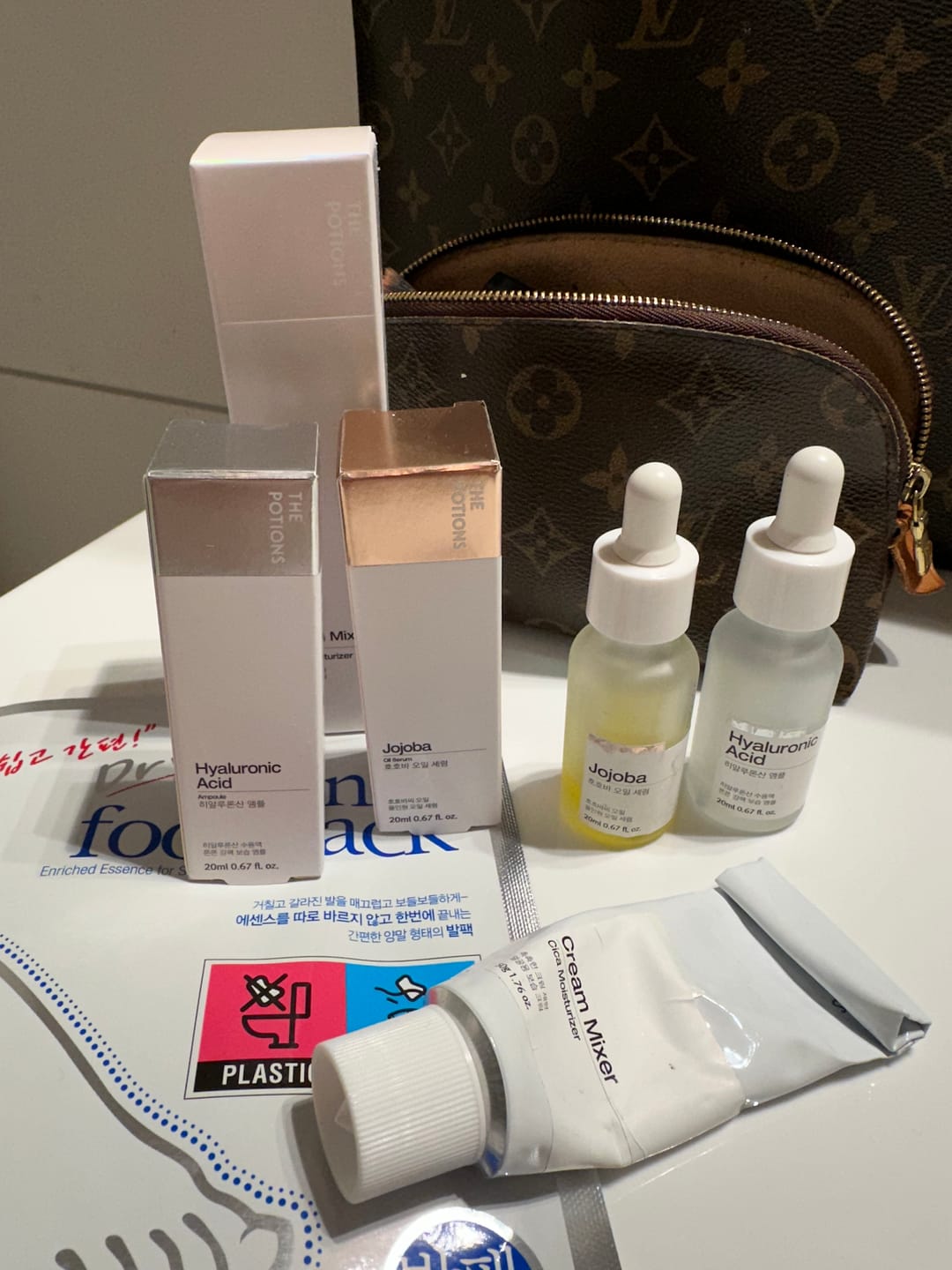 Customer photo review of The Potions Jojoba oil serum 20ml. Minsker porer, gir glød og beroliger sensitiv og irritert hud.
