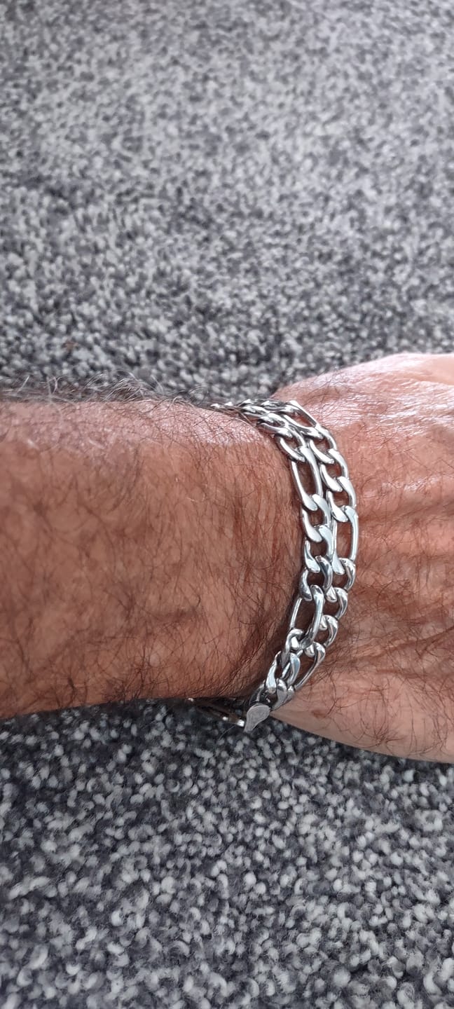 Customer photo review of 7mm Figaro Link Bracelet