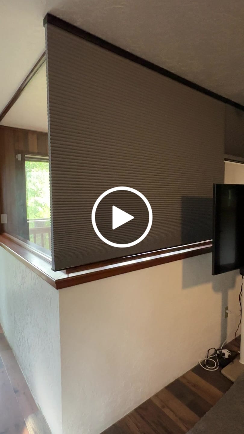 Customer video review of SmartWings Motorized Blackout Cellular Shades Nowa