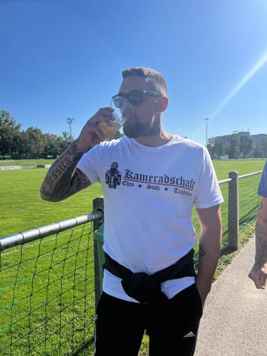 Customer photo review of Kameradschaft Premium T-Shirt