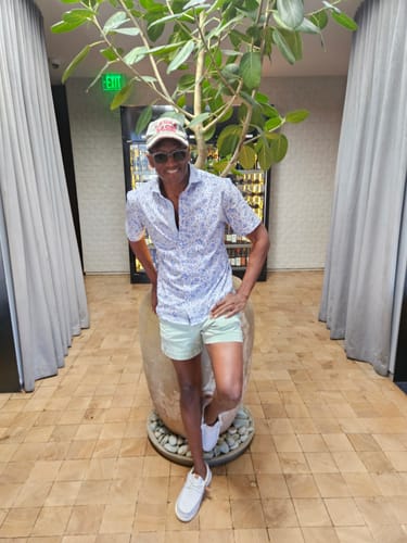 Customer photo review of Blue Floral Paisley Knit Short Sleeve Getaway Shirt