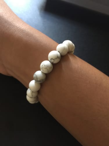 Customer photo review of Pulsera de Howlita 🤍🧘‍♂️🌙 (8 mm) Calma e Introspección
