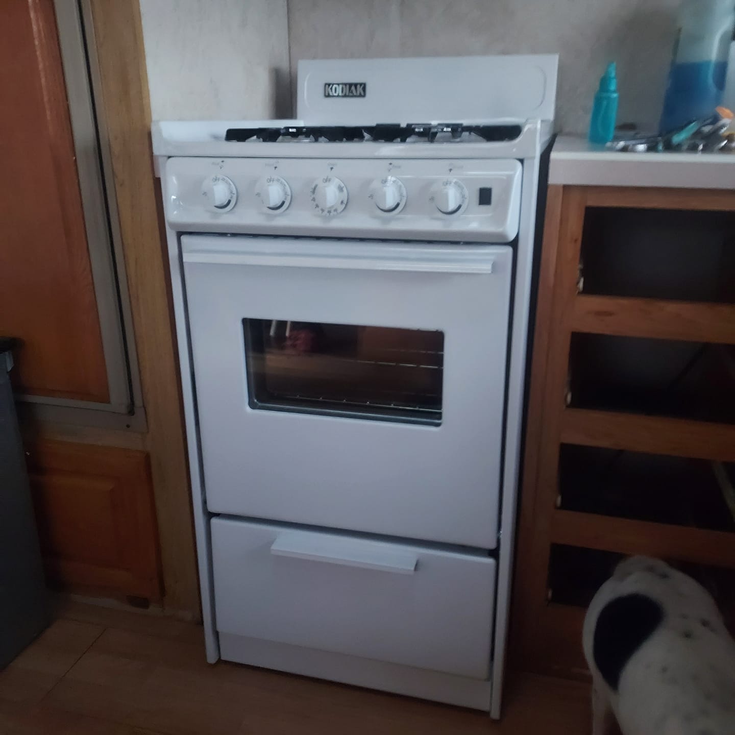Customer photo review of Kodiak 20" Propane Range (White) Battery Ignition w/Window