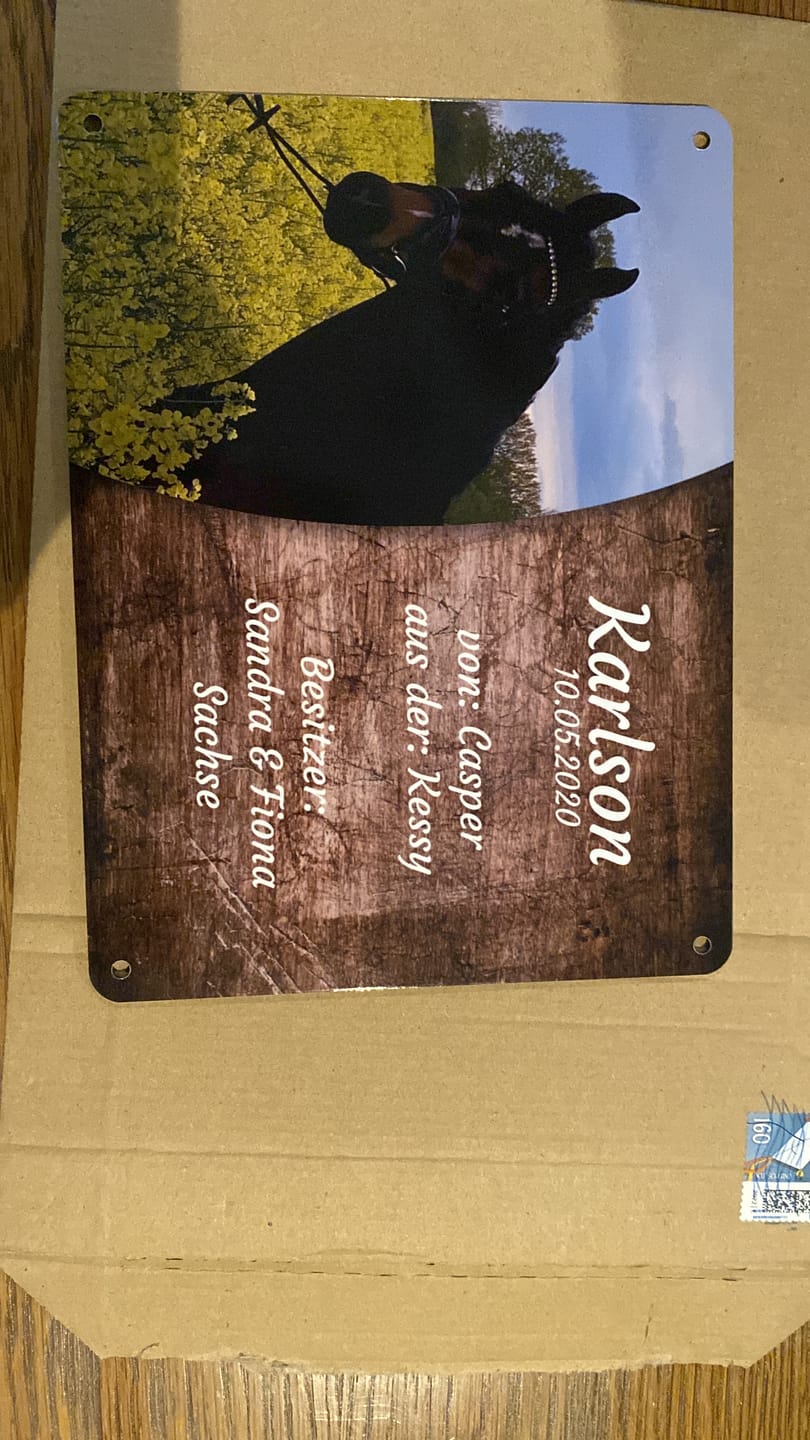Customer photo review of Pferde Boxenschild mit Foto & Wunschtext (UV- und wetterfest)