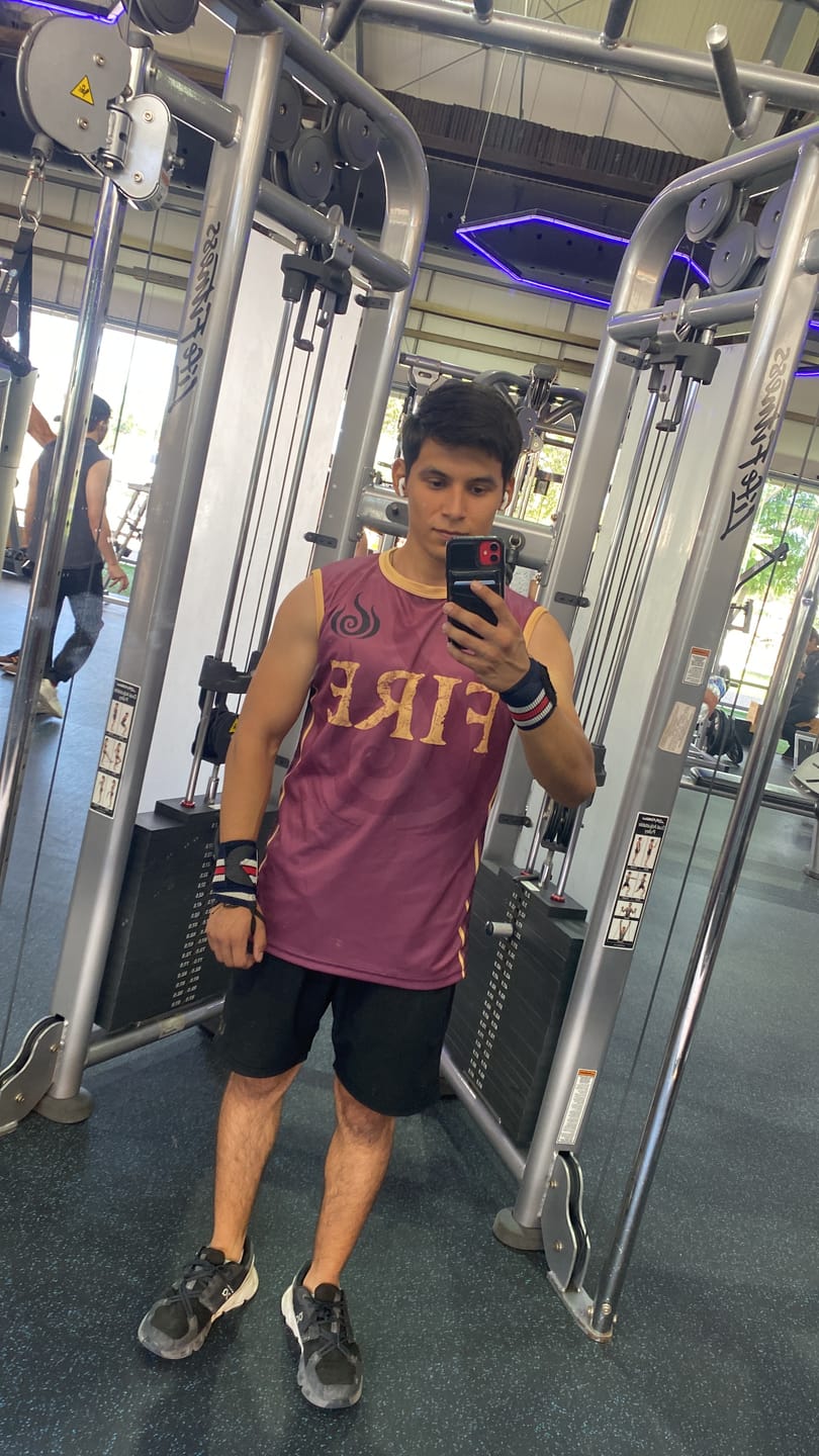 Customer photo review of Playera Sin Mangas Nación Del Fuego