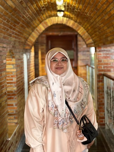 Customer photo review of BAYU Scarf (Beige)