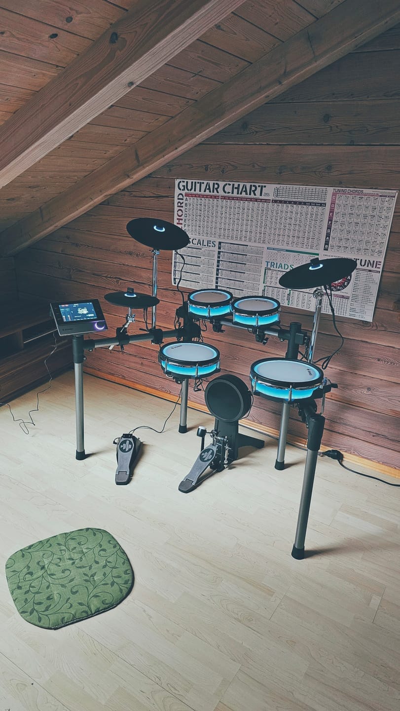 Customer photo review of Donner BackBeat Batterie électronique avec lumières LED personnalisables et écran tactile de 7 pouces